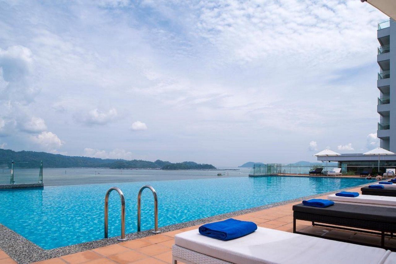 Kota Kinabalu Marriott Hotel Exterior foto Infinity pool at The Shore Hotel, Langkawi, Malaysia